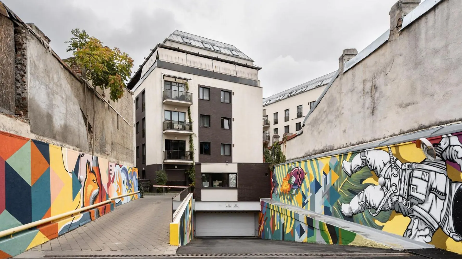 Lazynest - Modern Apartment With Parking & Balcony Bucharest