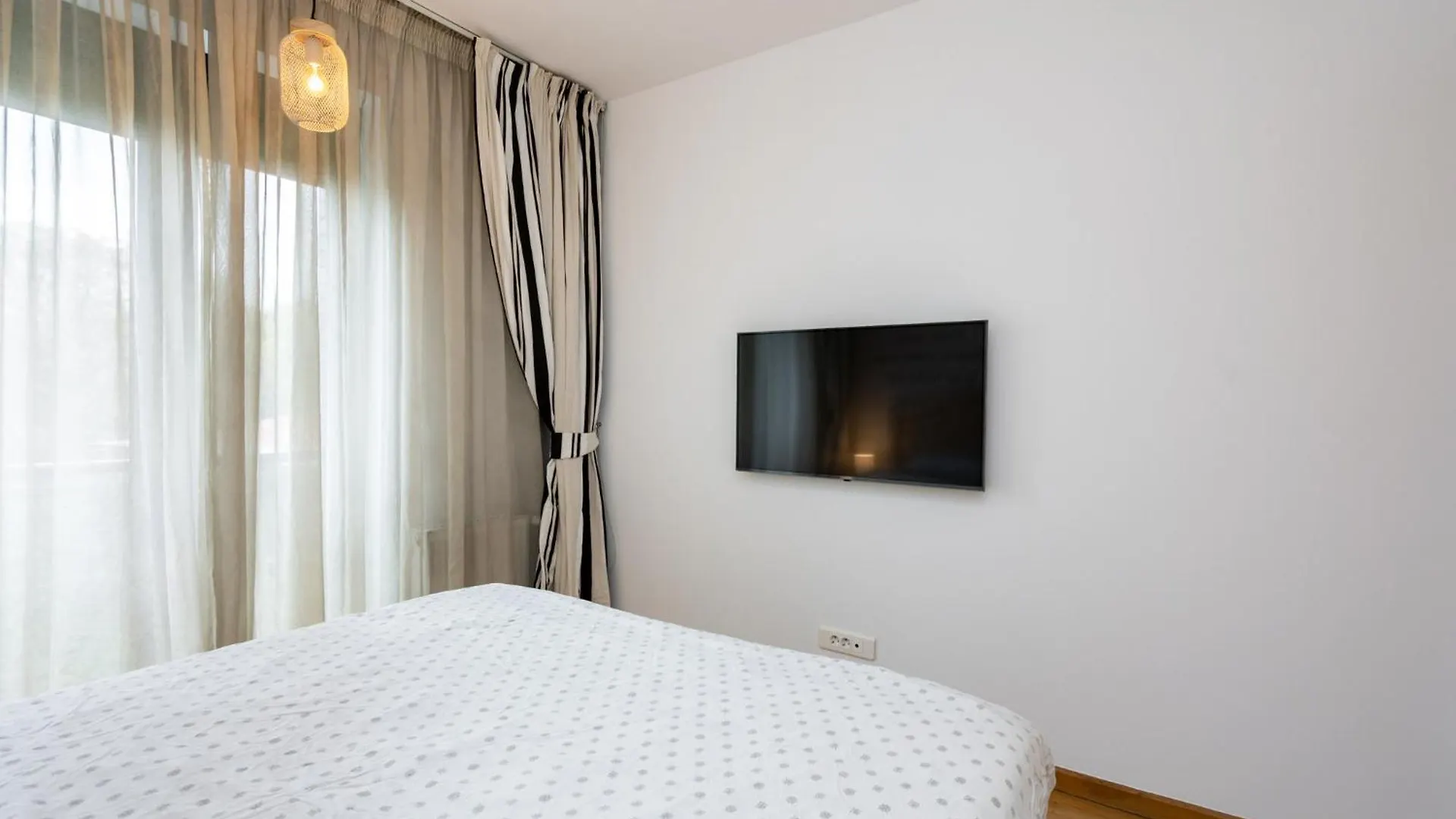 Lazynest - Modern Apartment With Parking & Balcony Bucharest