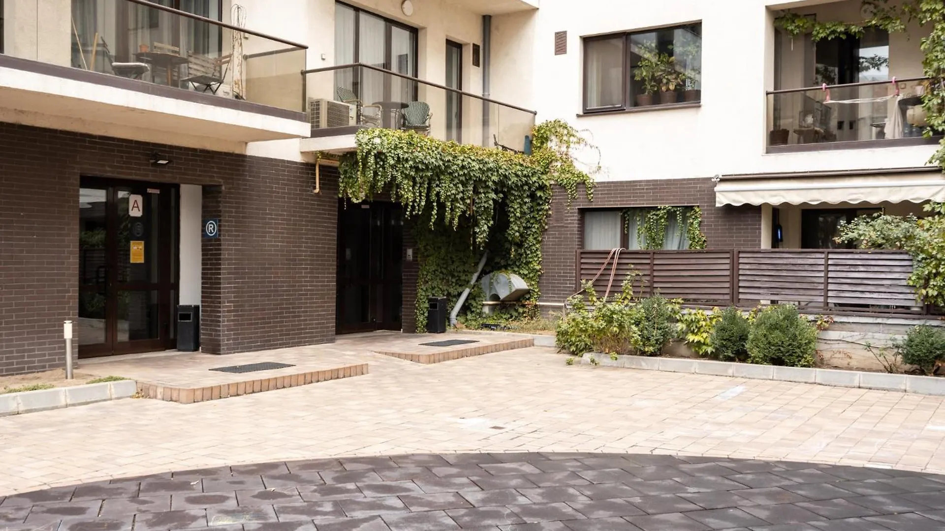 Lazynest - Modern Apartment With Parking & Balcony Bucharest Romania