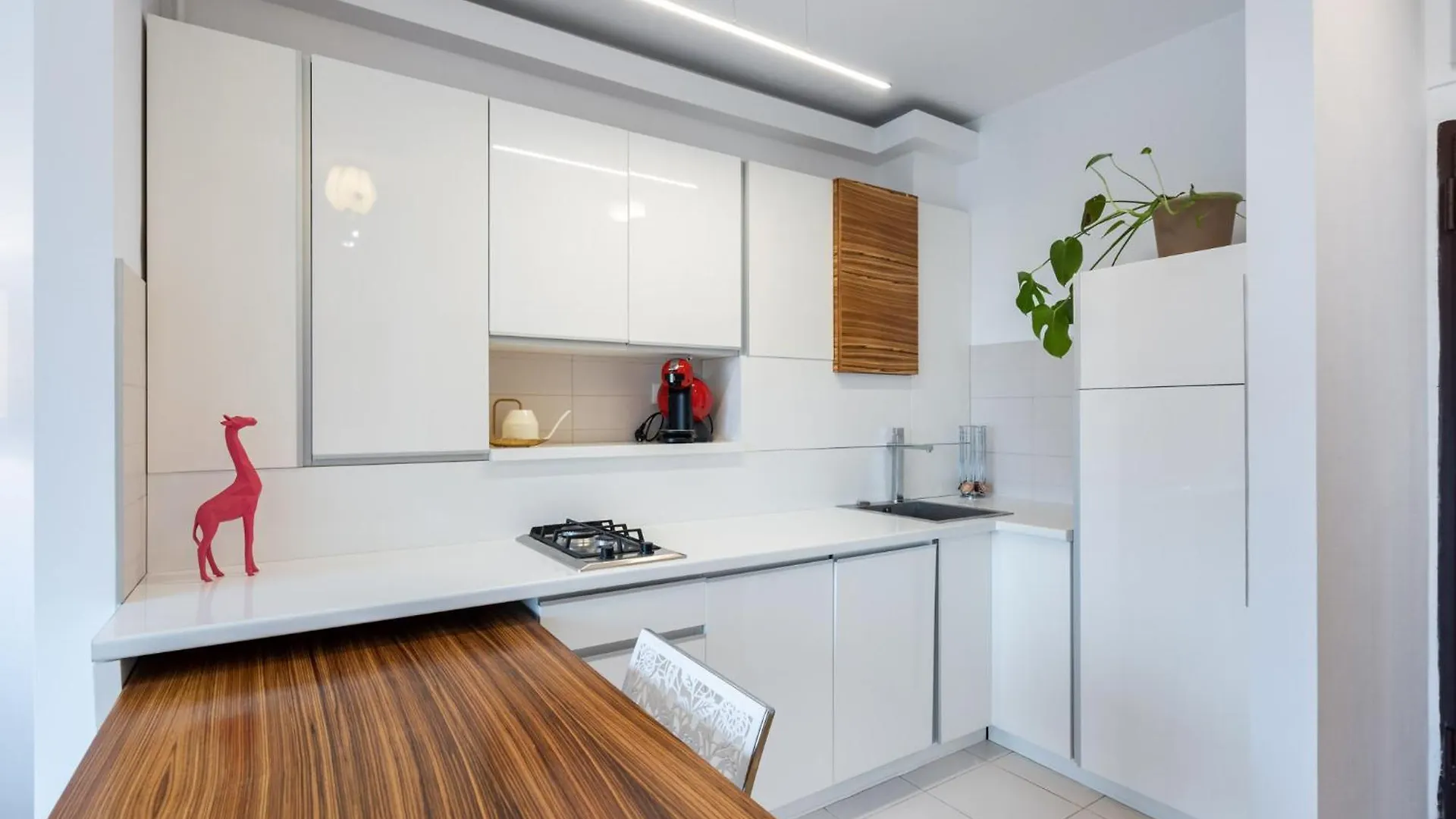 Lazynest - Modern Apartment With Parking & Balcony Bucharest