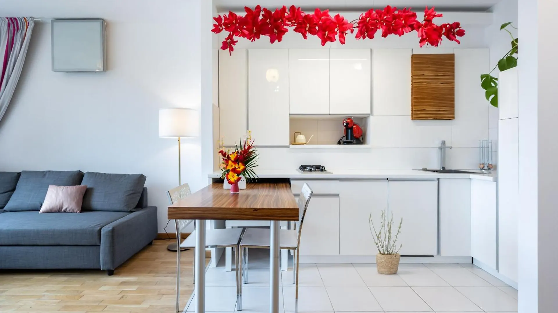 Lazynest - Modern Apartment With Parking & Balcony contacts